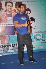 John Abraham at Vicky Donor music launch in Inorbit, Malad on 30th March 2012 (54).JPG